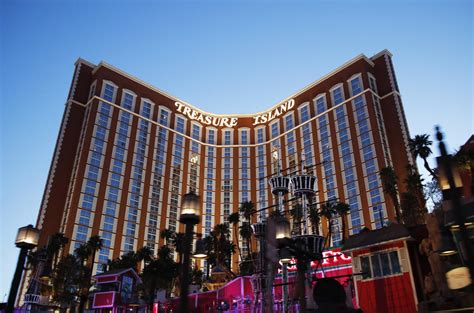 Gaming board tracks down Las Vegas $229,000 jackpot winner after slot.